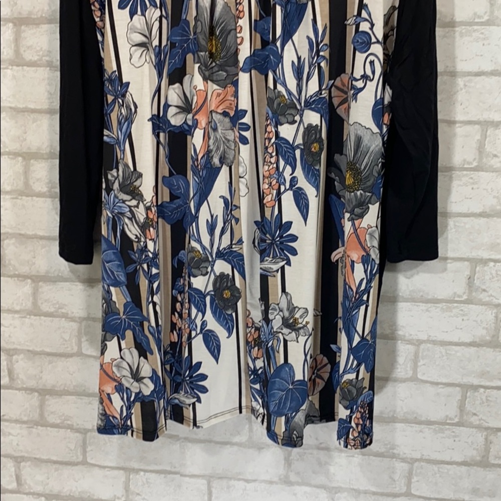 Vision floral blouse size 2X - Picture 7 of 7